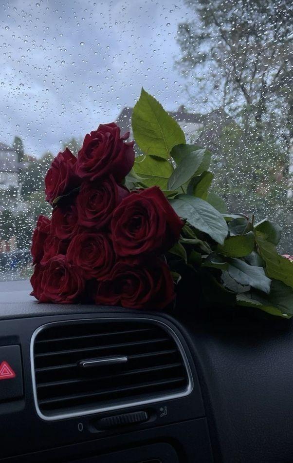 TableLeafPulse workshop space where corporate flower arrangements are designed and prepared for business delivery